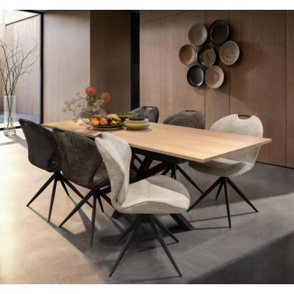 MaxFurn Chesterfield Oval Extending Dining Table