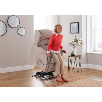 Celebrity Westbury Cloud Zero Triple Motor Rise Recliner