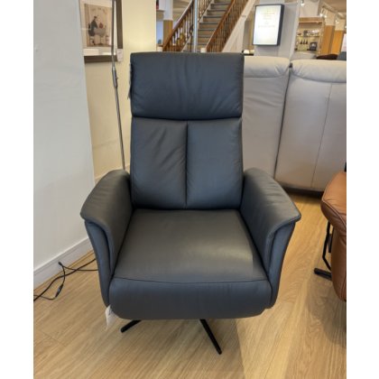 HK 8022 Large Riser Recliner (WAS: £2,315 / NOW: £1,055*)