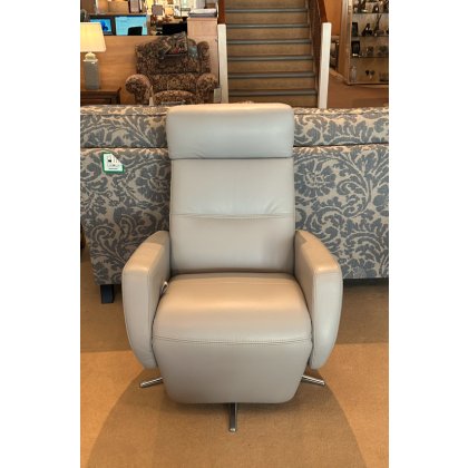 IMG Space 3400 Chair with Footrest (£899) IMG Space 3400 Chair with Footrest (£899)