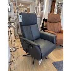 HK 8022 Large Riser Recliner (WAS: £2,315 / NOW: £1,055*)