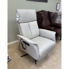 HK 8022 Medium Riser Recliner (WAS: £2,315 / NOW: £1,055*)