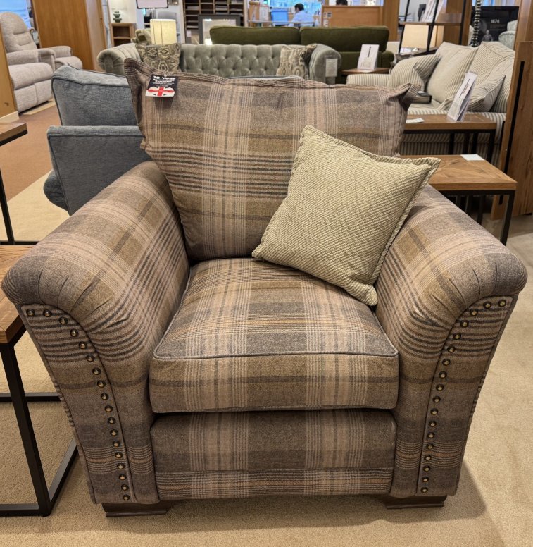 Ellington Chair (WAS: £1,200 / NOW: £499) Ellington Chair (WAS: £1,200 / NOW: £499)