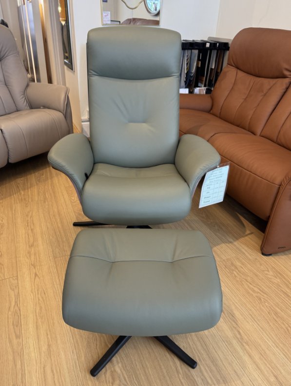 IMG Chair Space 4000 with footstall (WAS: £1,707 / NOW: £849) IMG Chair Space 4000 with footstall (WAS: £1,707 / NOW: £849)
