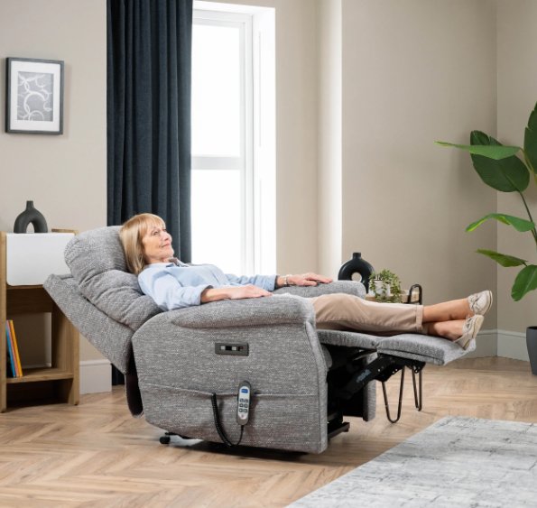 Celebrity Westbury Cloud Zero Triple Motor Rise Recliner Celebrity Westbury Cloud Zero Triple Motor Rise Recliner