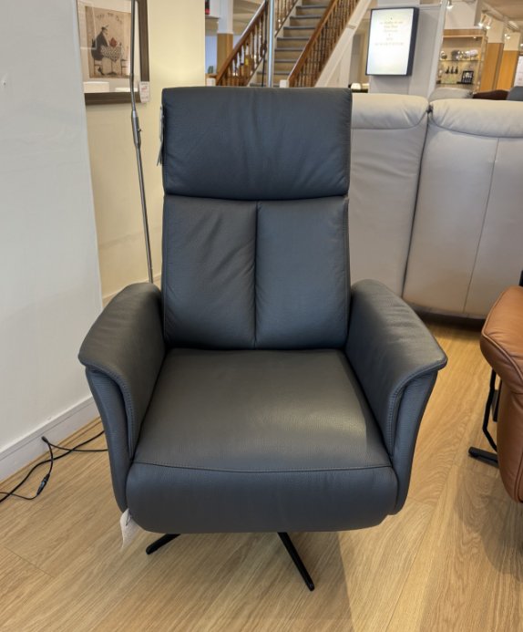 HK 8022 Large Riser Recliner (WAS: £2,315 / NOW: £1,055*) HK 8022 Large Riser Recliner (WAS: £2,315 / NOW: £1,055*)